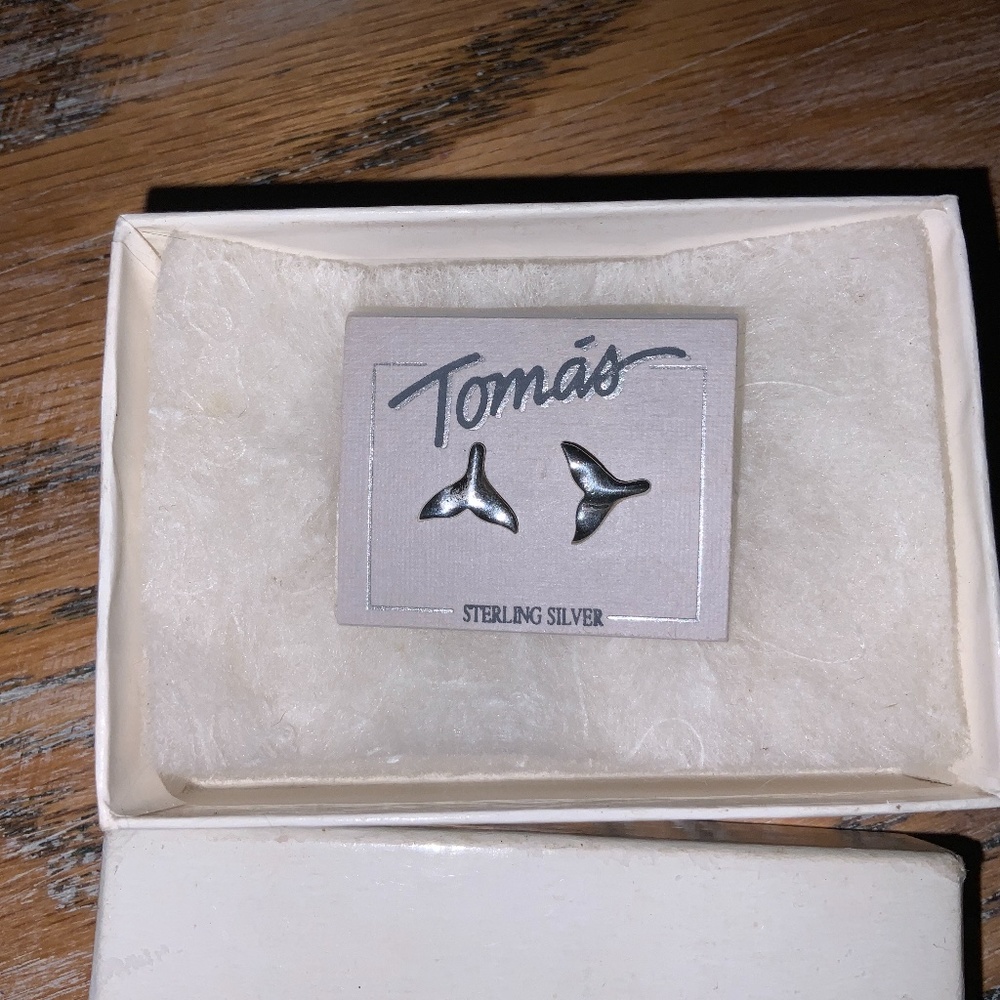 Whales tale sterling silver stud earrings/new in b